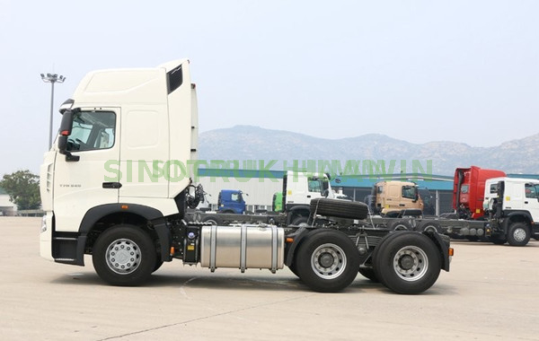 Camión tractor SINOTRUK HOWO T7H 6x4 para África