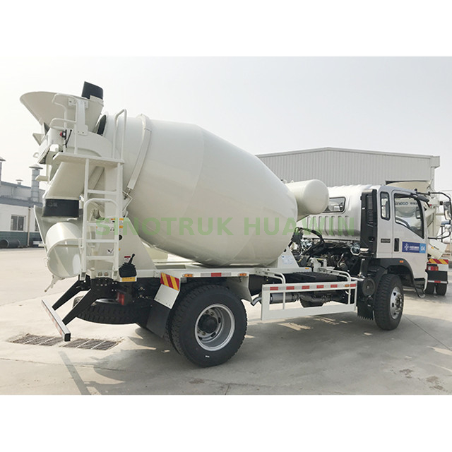 Camión hormigonera SINOTRUK CDW 4X2-3CBM