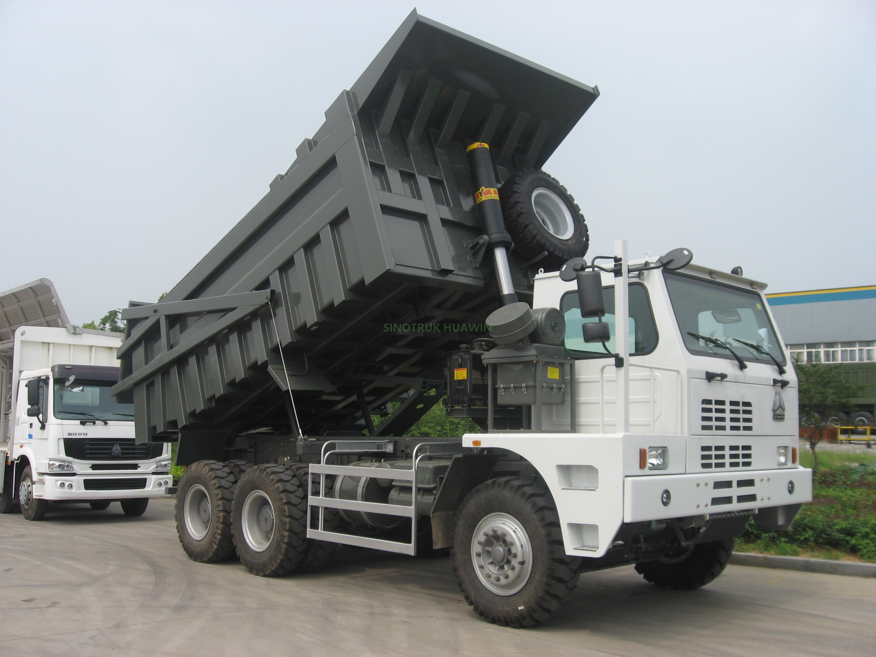 SINOTRUK HOWO Minería Camión volquete 6x4