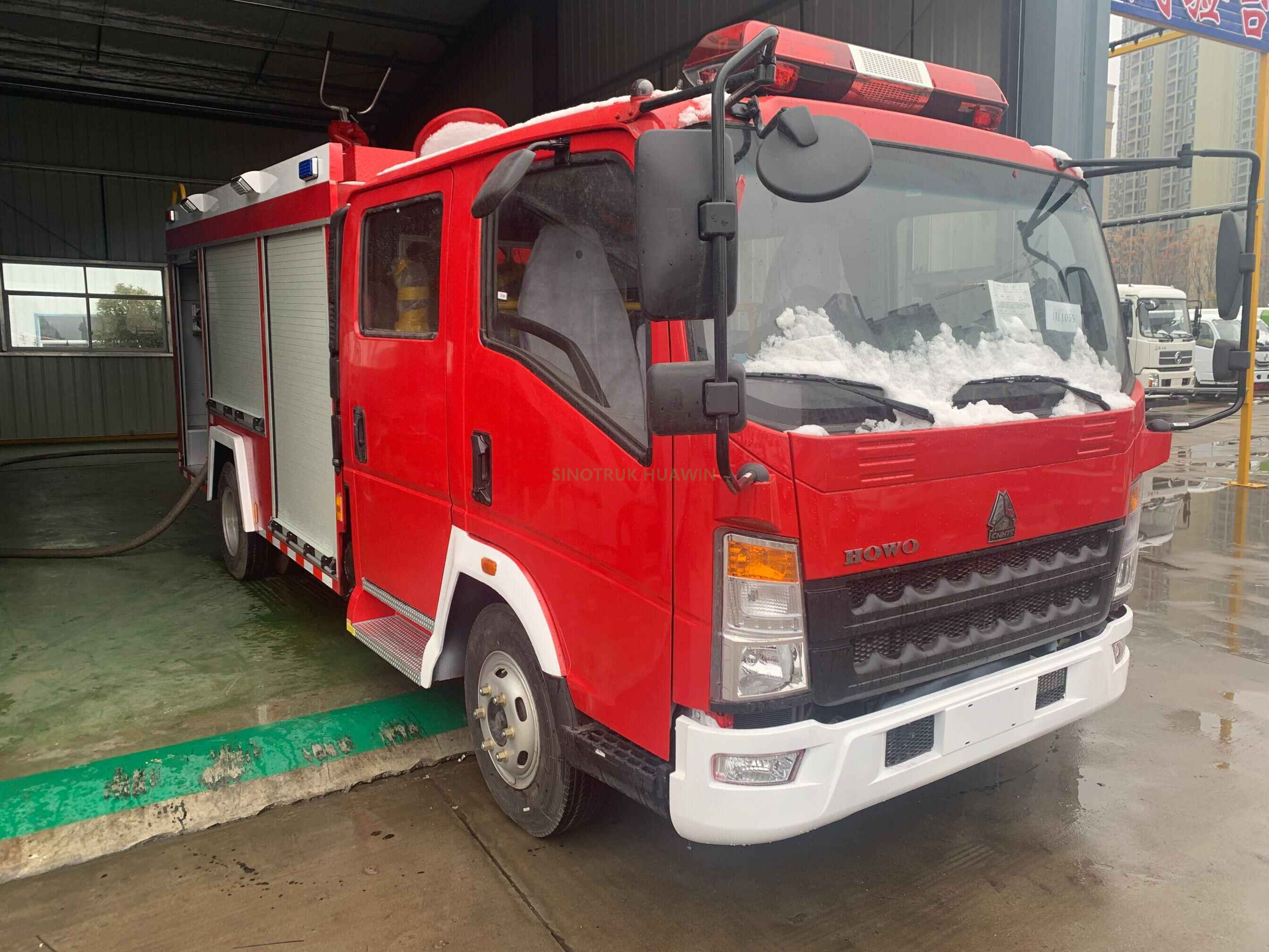 SINOTRUK HOWO Camión ligero 4×2 Camión contra incendios en venta