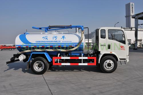 SINOTRUK HOWO Camión ligero 4X2 Camión de succión de aguas residuales en venta